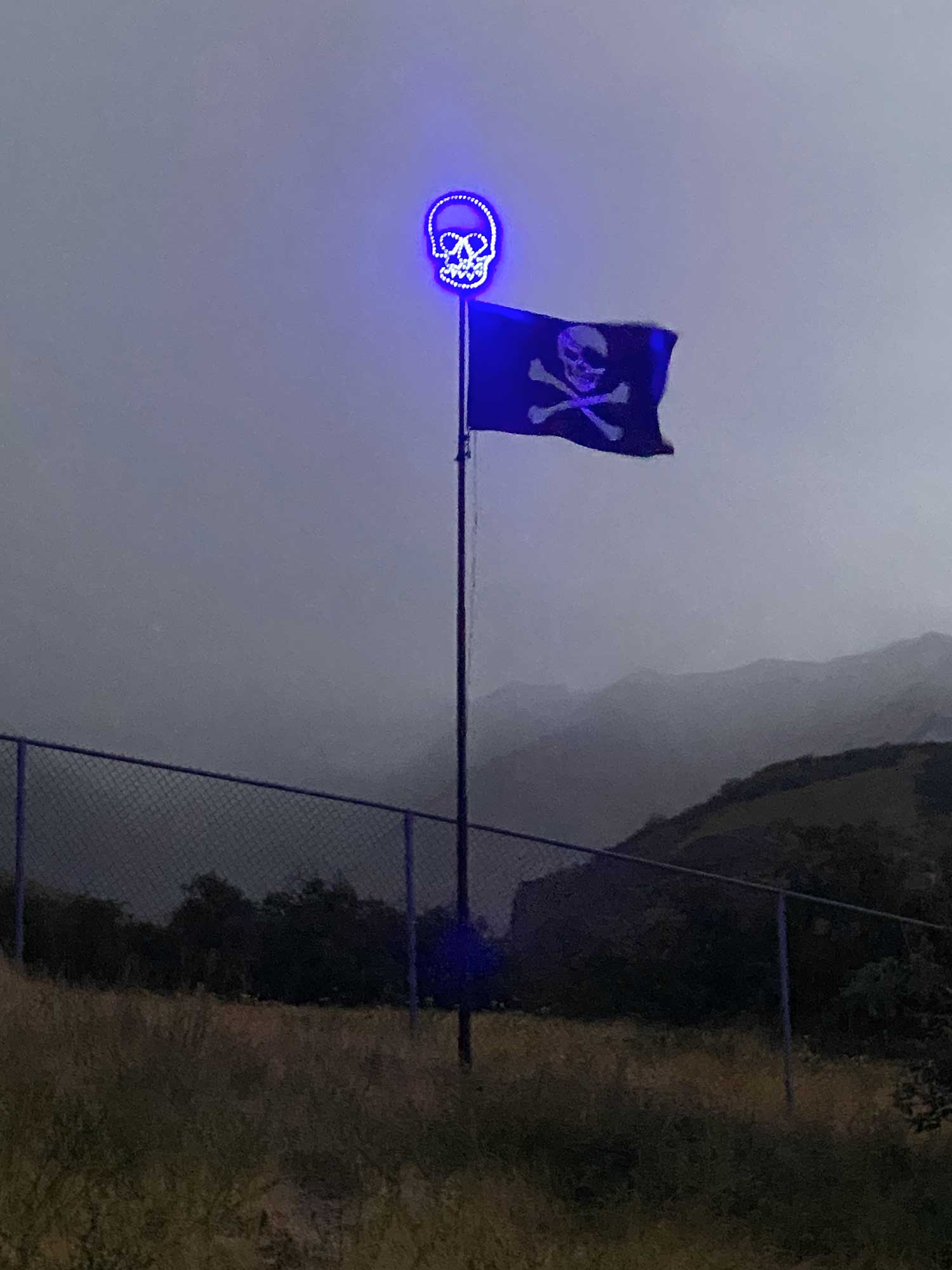 Halloween Skull Flagpole Finial & Jolley Roger Flag