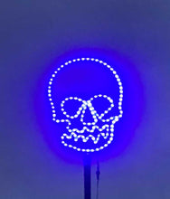 Load image into Gallery viewer, Halloween Skull Flagpole Finial &amp; Jolley Roger Flag
